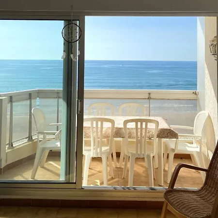 : T2 En Front De Avec Balcon Et Parking, Proche Centre Et Commerces - Fr-1-559-11